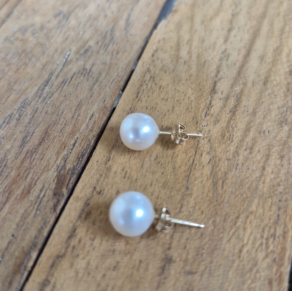 Macy's 14K Gold Pearl Stud Earrings - Picture 4 of 4